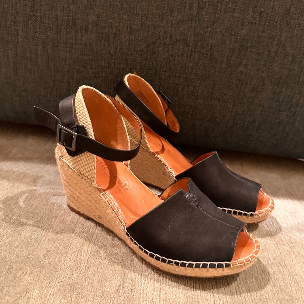 Gentle Souls Charli Black Wedge Sandal 7.5